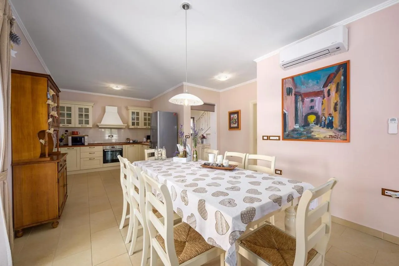 Villa Neo Tinjan Croatia